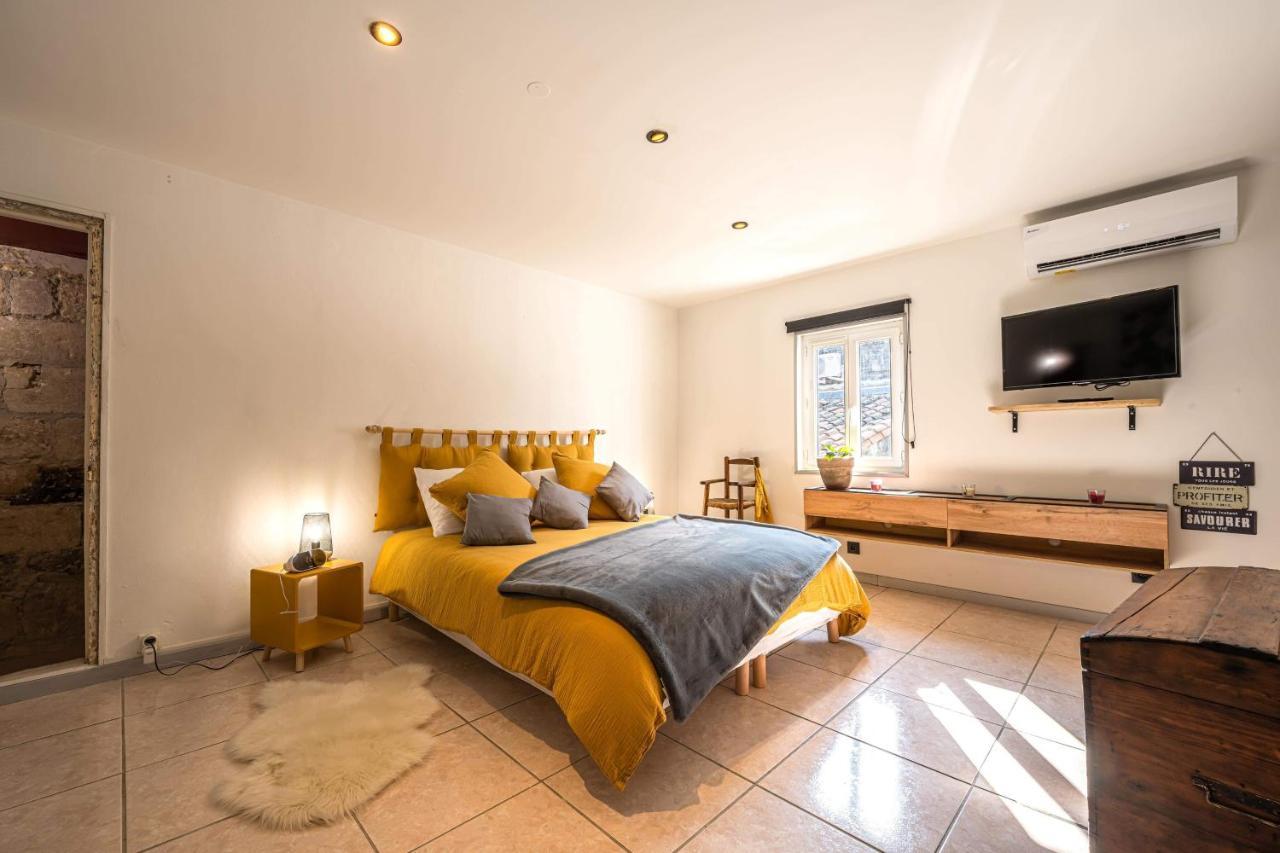 Agreable Maison Plein Centre Fourques (Gard)